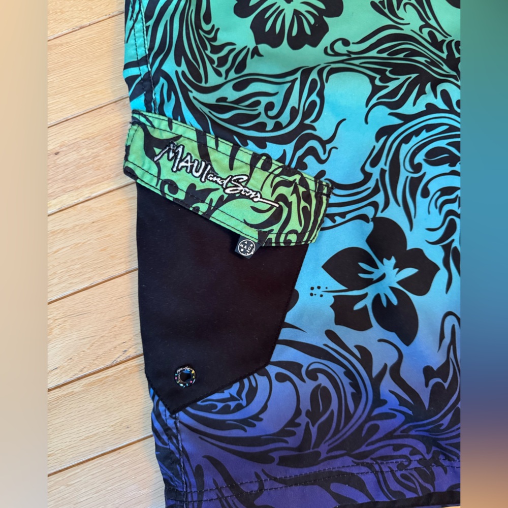 Maui and Sons size 36/L board shorts knee length. Multicolor & floral pattern. - Picture 4 of 8